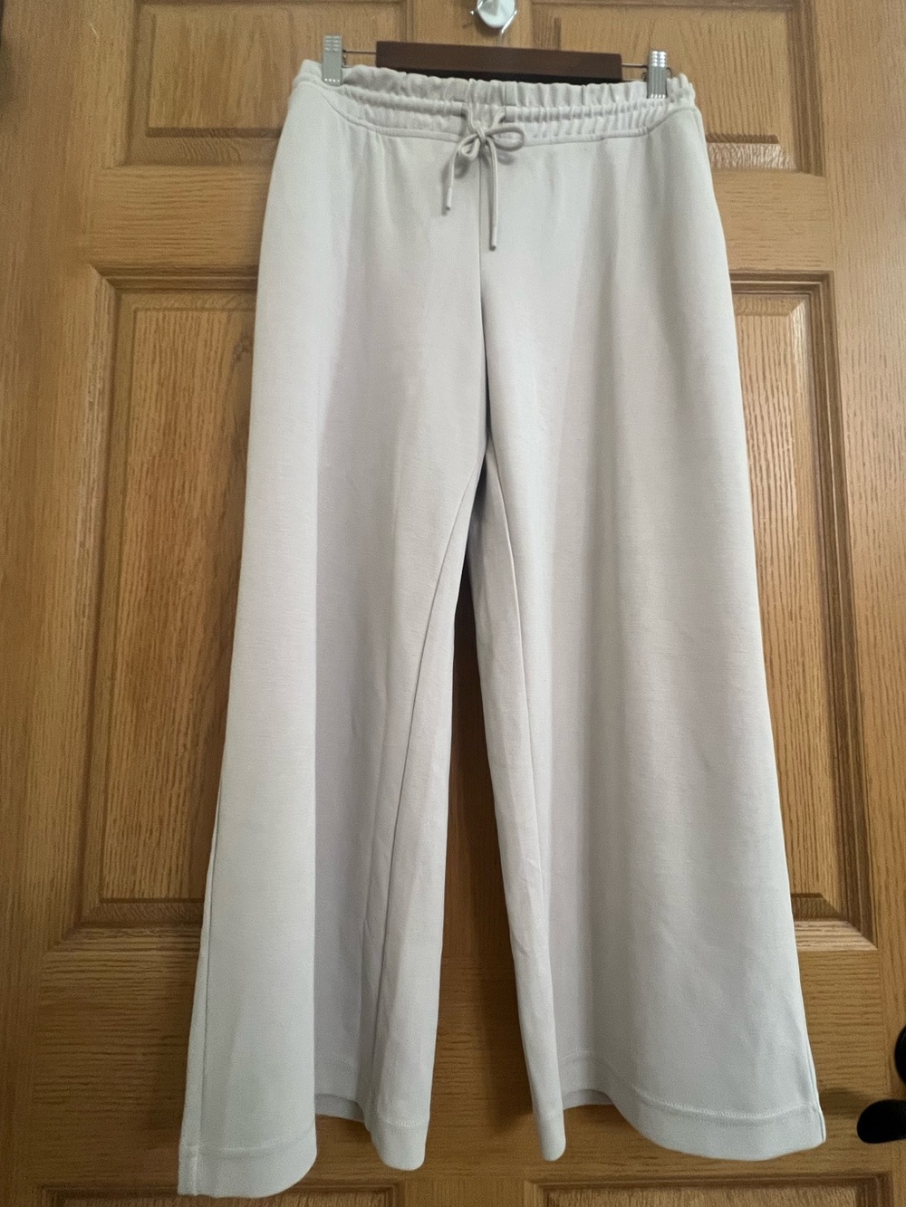 Athleta Seasoft Cropped
Pant With Drawstring